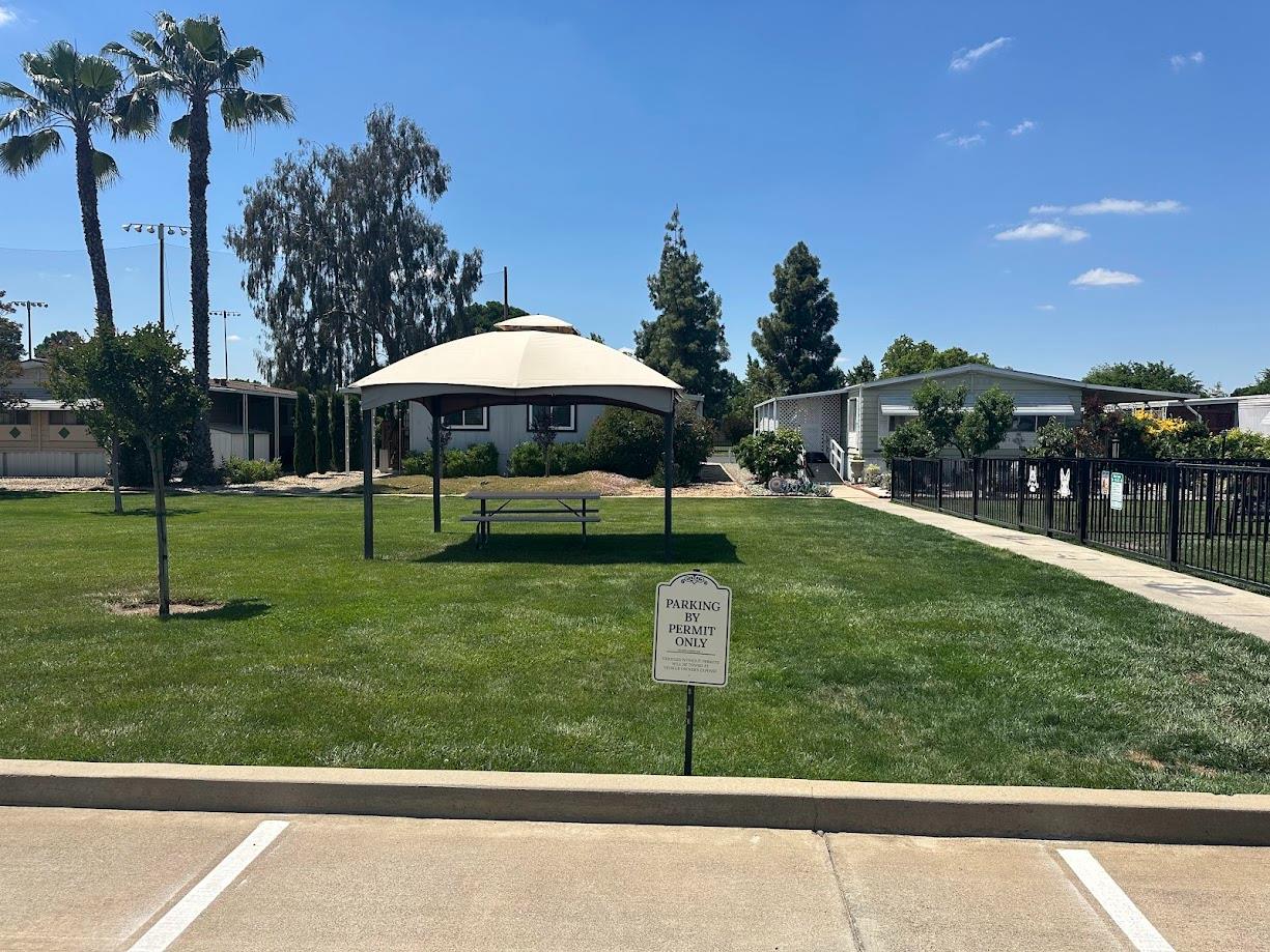 2240 Golden Oak Ln #73, Merced, CA 95341
