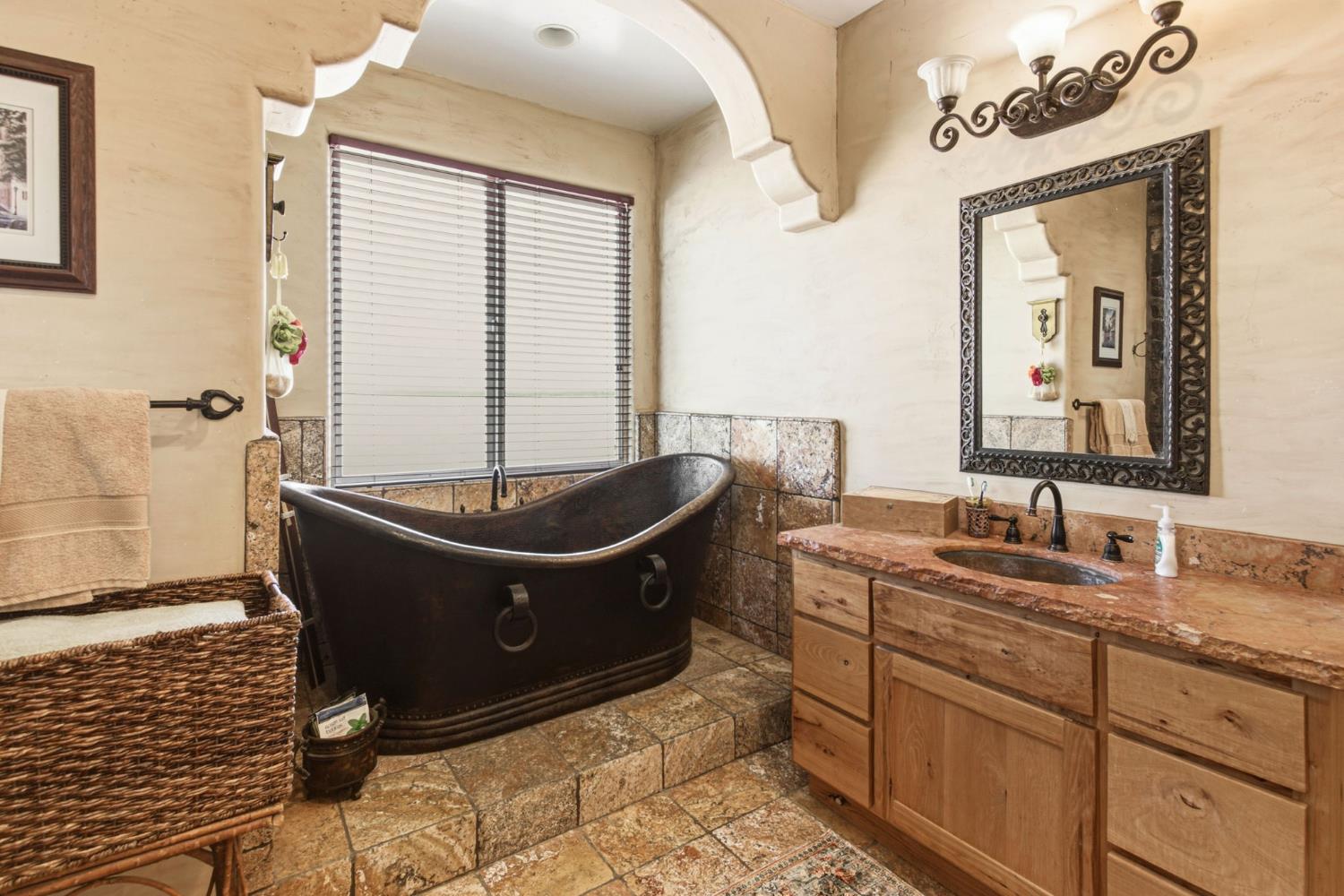 14963 Moraga Rd, Los Banos, CA 93635