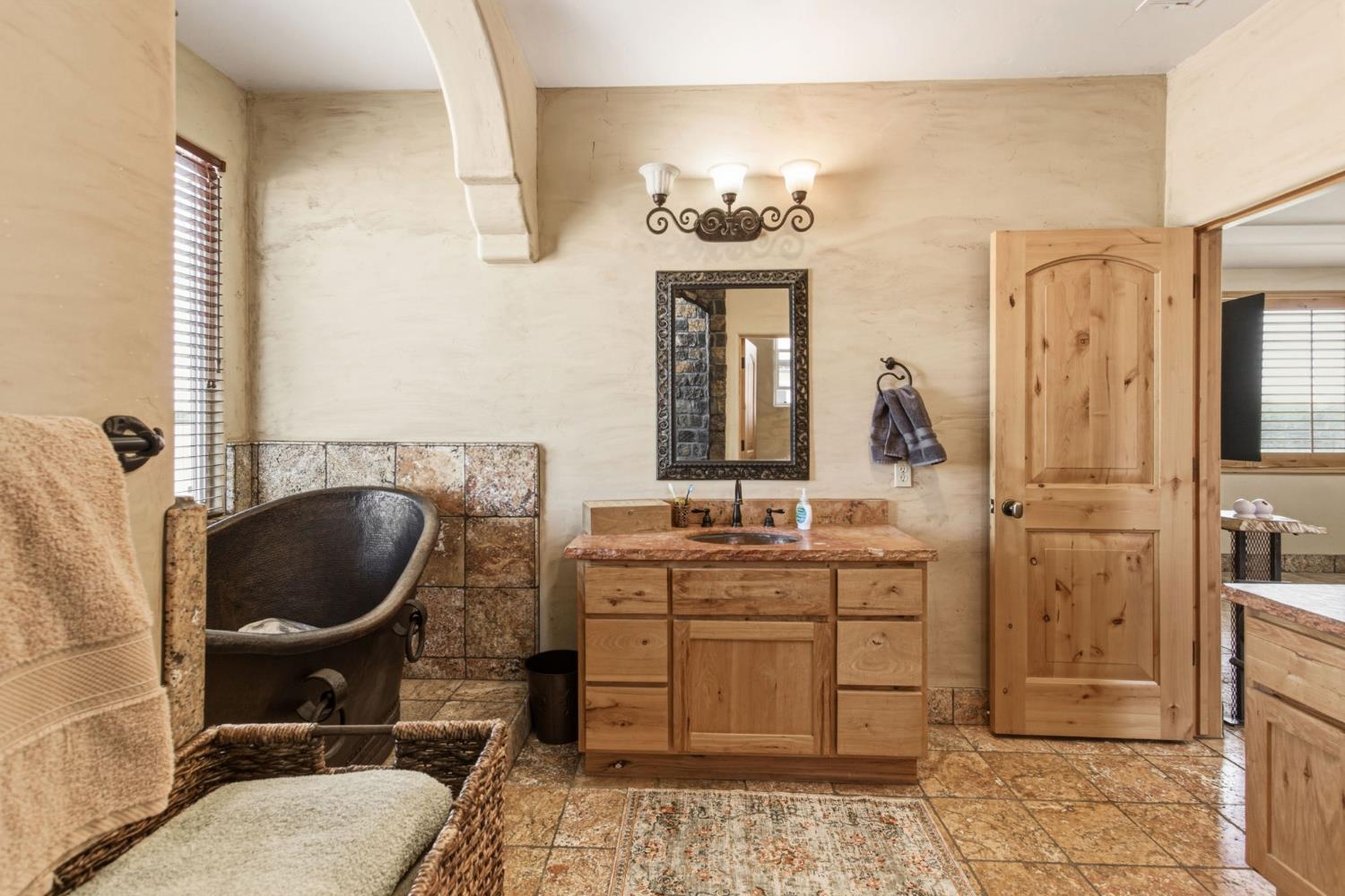14963 Moraga Rd, Los Banos, CA 93635