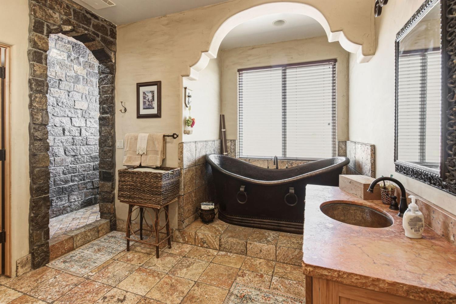 14963 Moraga Rd, Los Banos, CA 93635