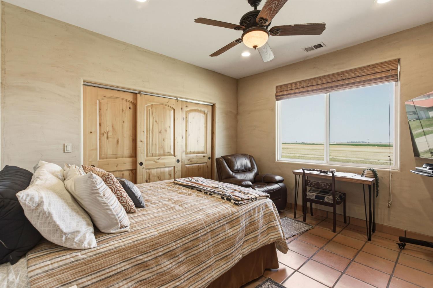 14963 Moraga Rd, Los Banos, CA 93635