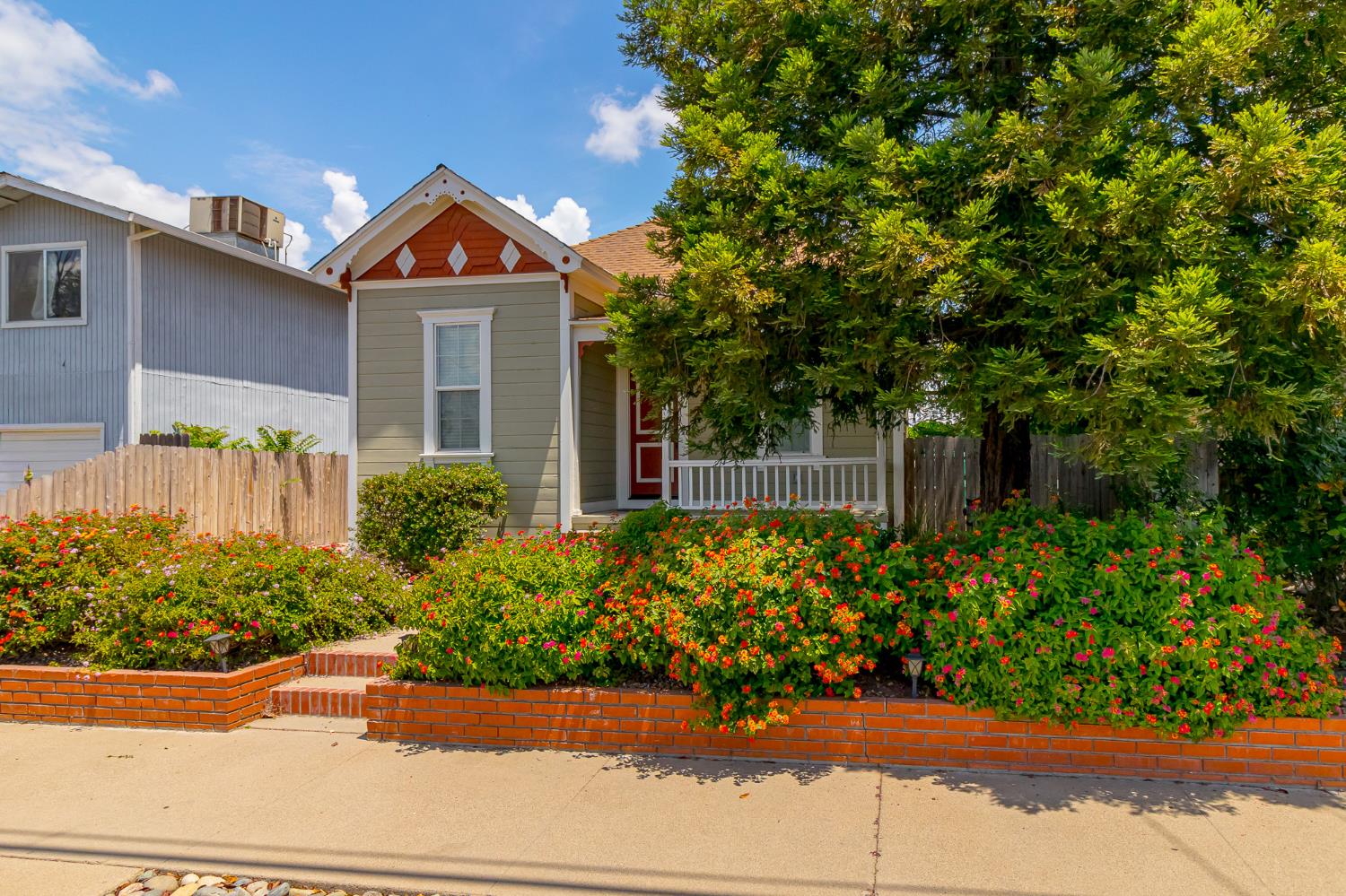 253 N 1st Ave, Oakdale, CA 95361