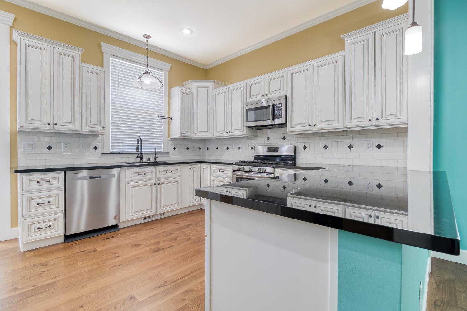 253 N 1st Ave, Oakdale, CA 95361