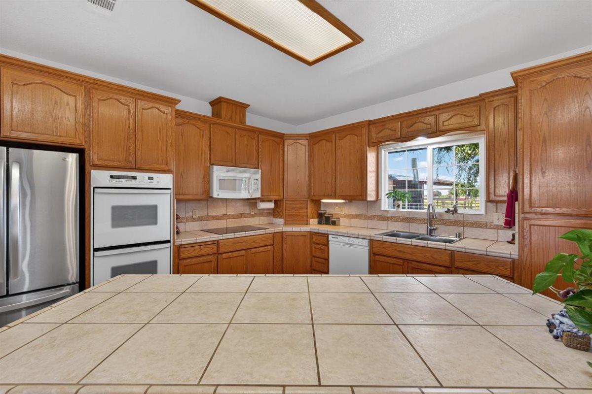 29765 E Chapman Way, Escalon, CA 95320