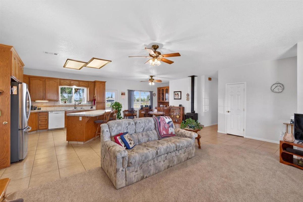 29765 E Chapman Way, Escalon, CA 95320