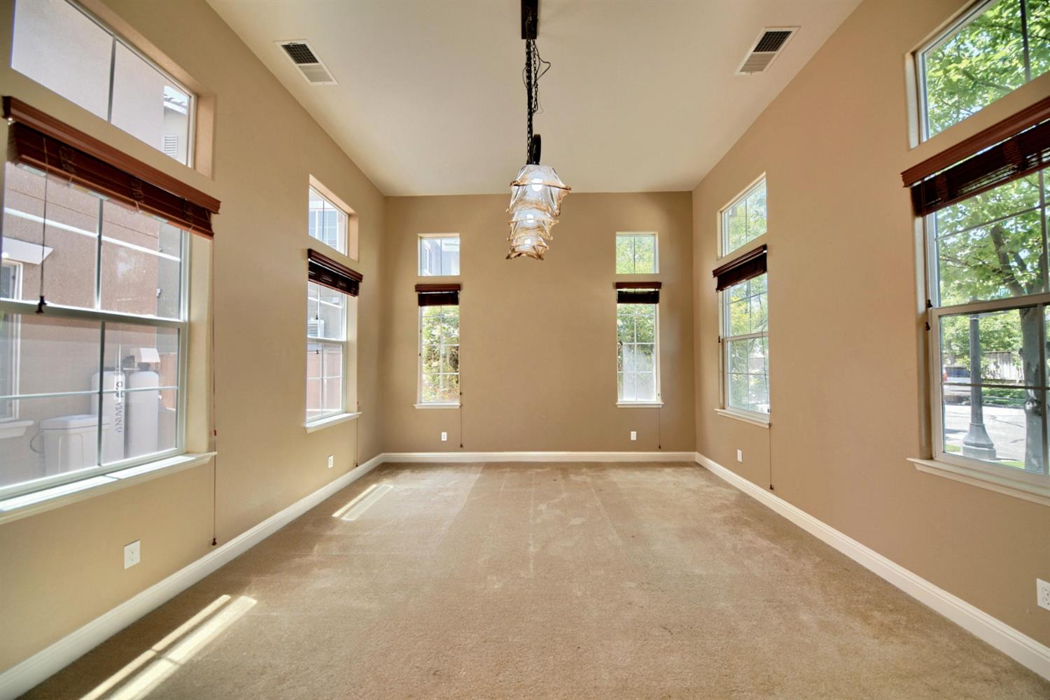 2153 Saddlebrook Ln, Oakdale, CA 95361