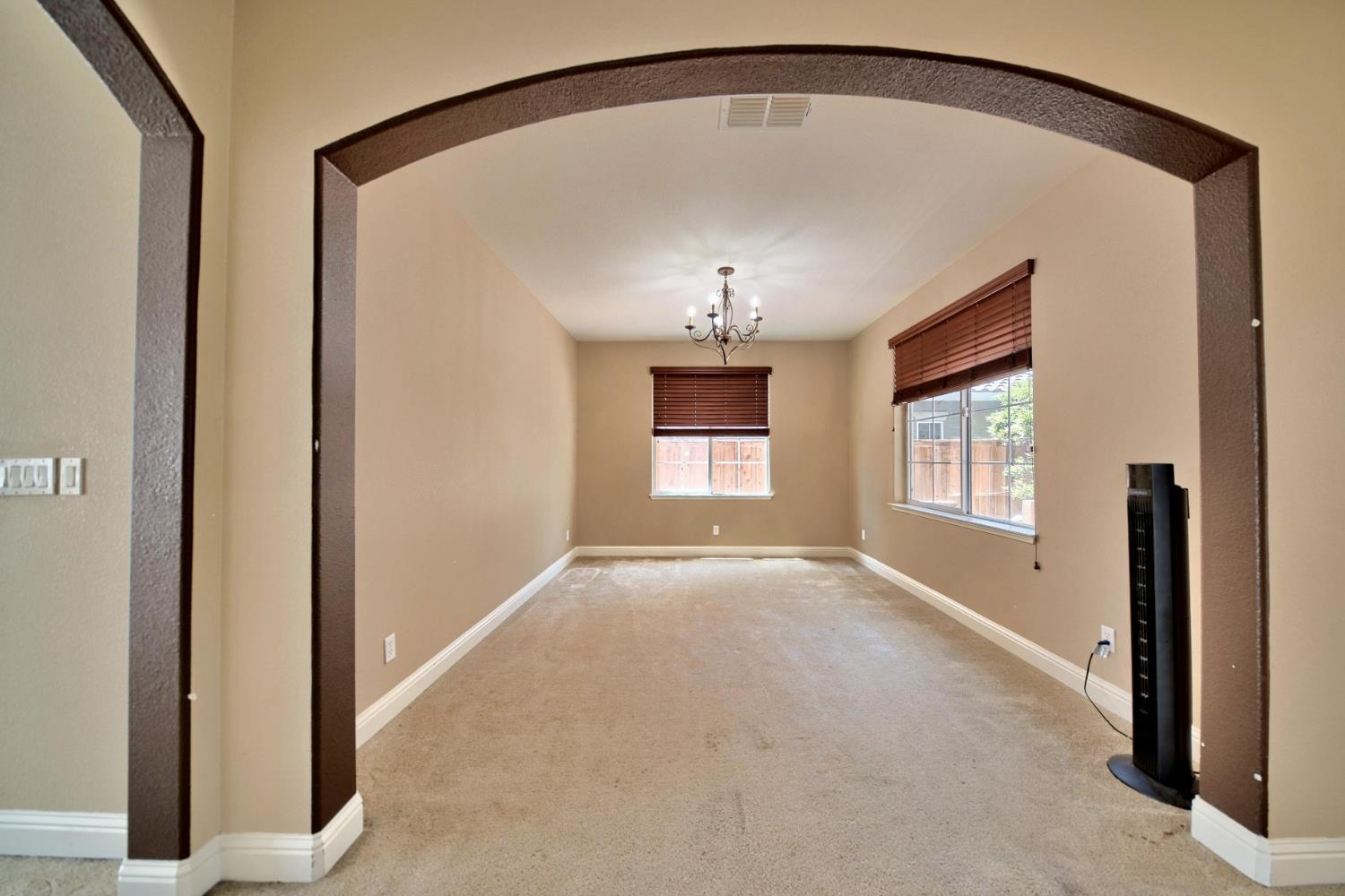2153 Saddlebrook Ln, Oakdale, CA 95361