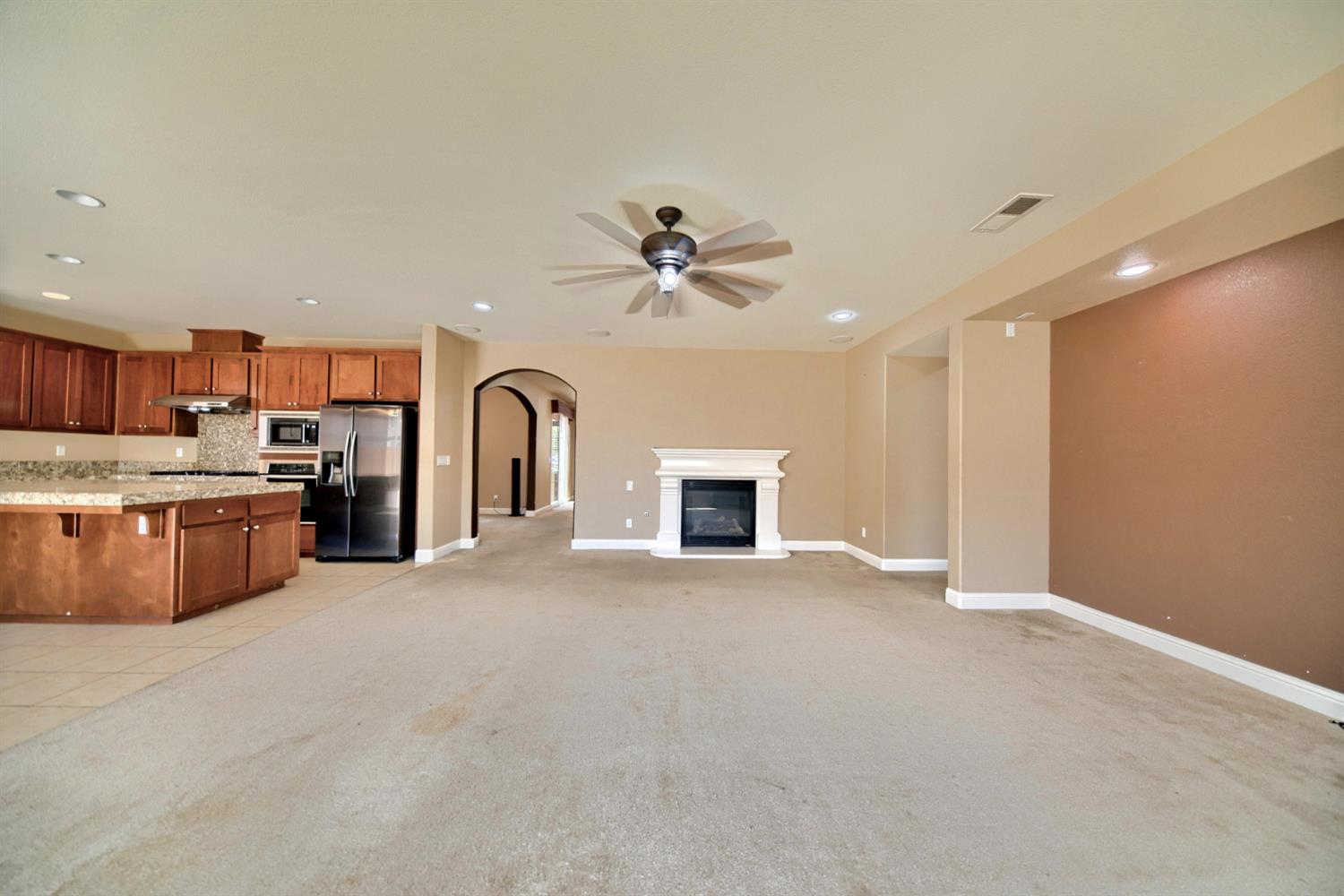 2153 Saddlebrook Ln, Oakdale, CA 95361