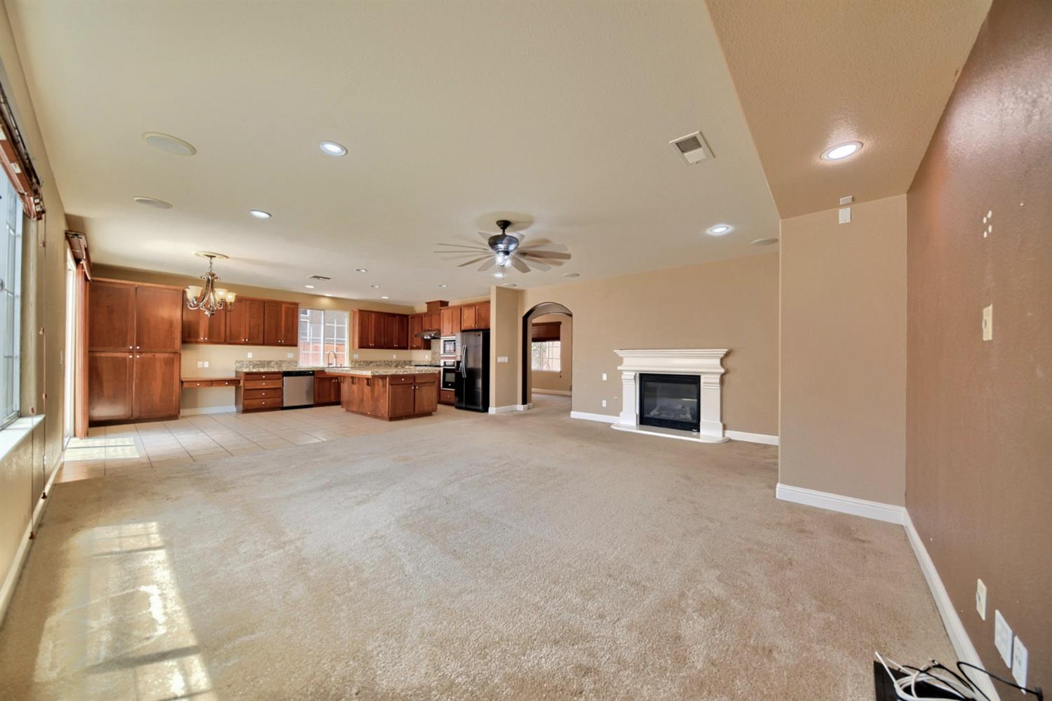 2153 Saddlebrook Ln, Oakdale, CA 95361