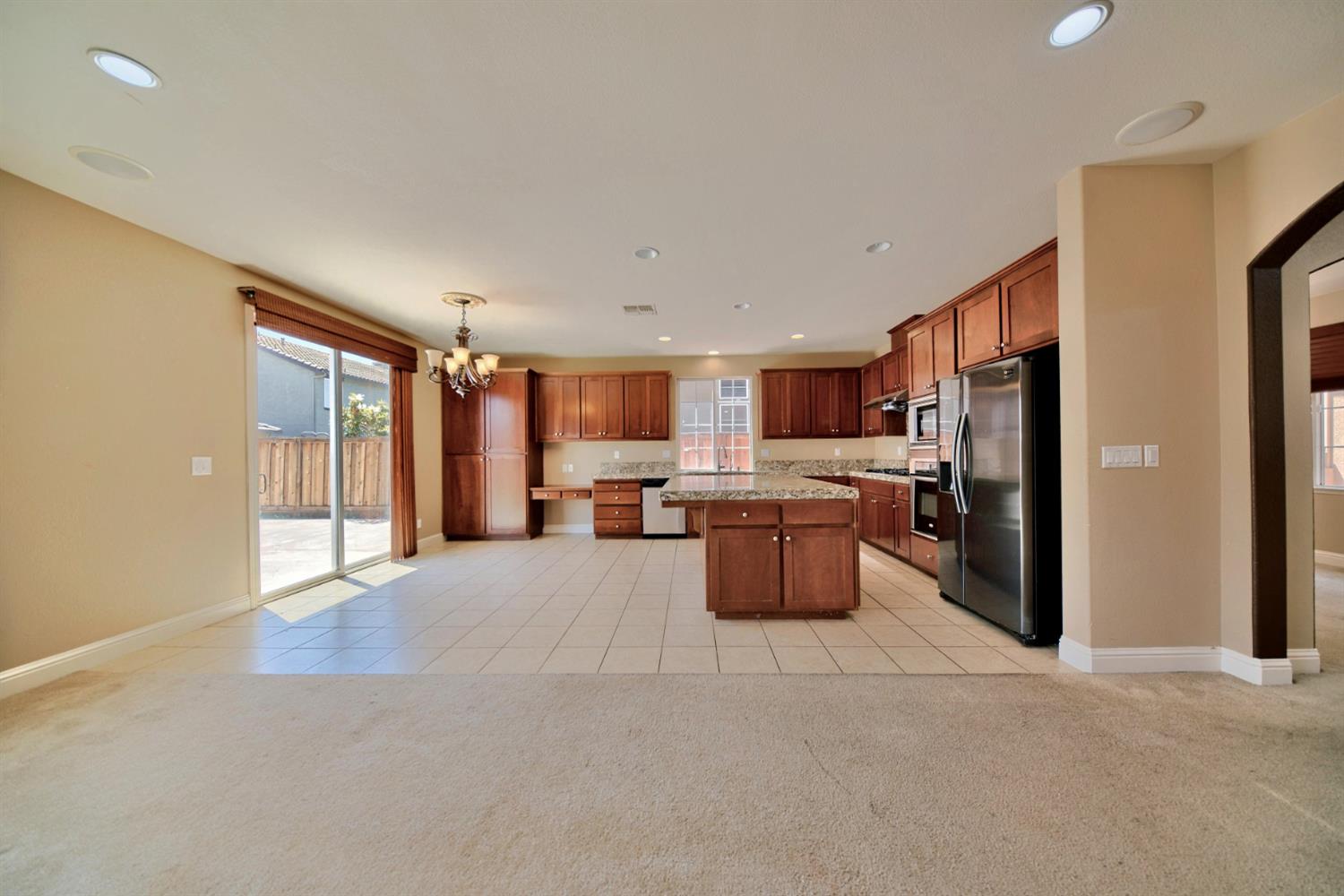2153 Saddlebrook Ln, Oakdale, CA 95361