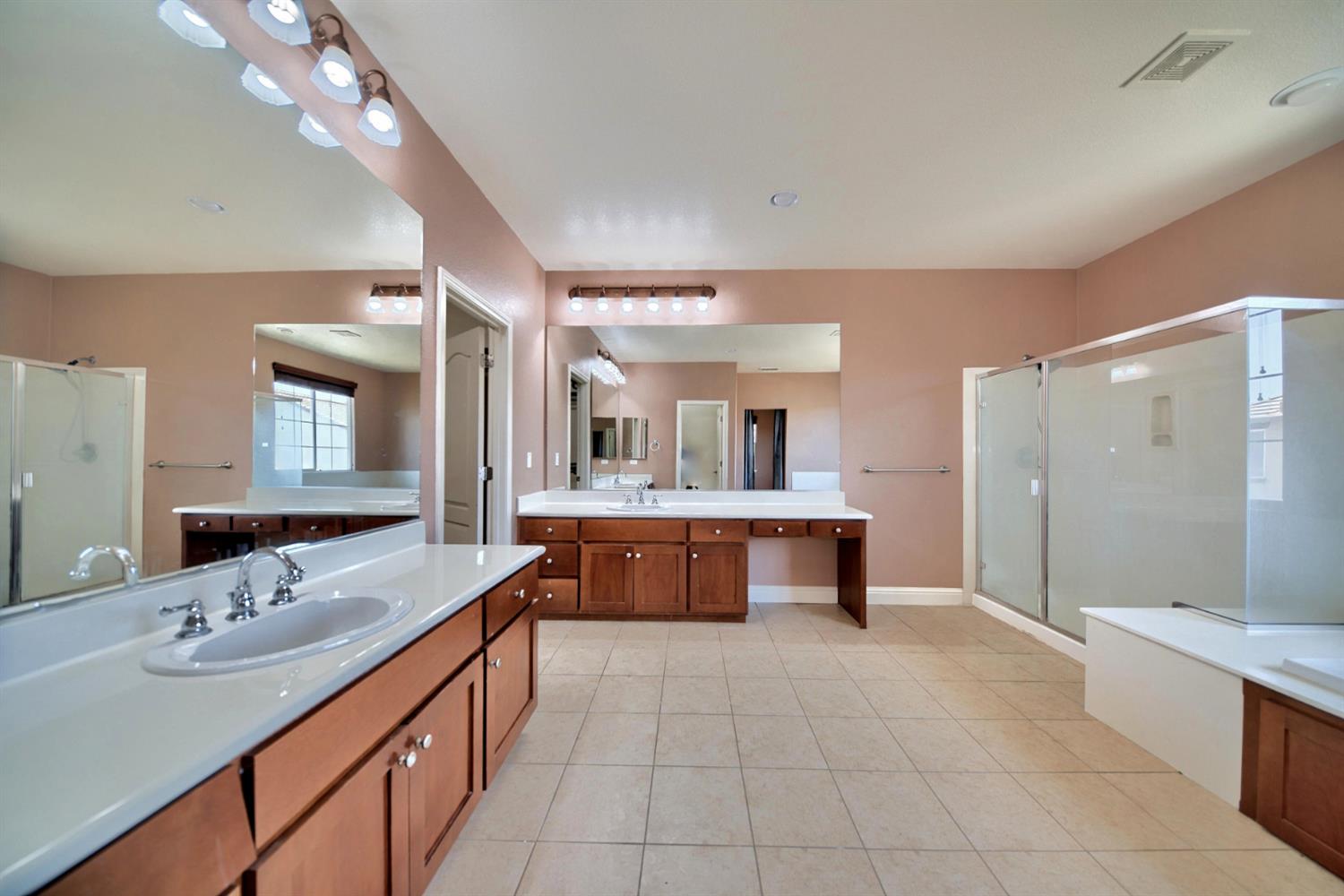 2153 Saddlebrook Ln, Oakdale, CA 95361