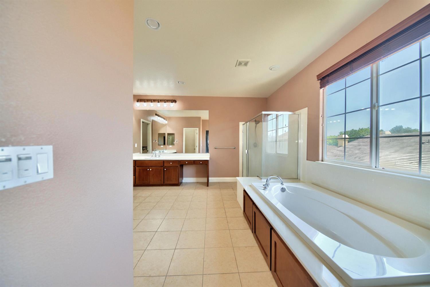 2153 Saddlebrook Ln, Oakdale, CA 95361