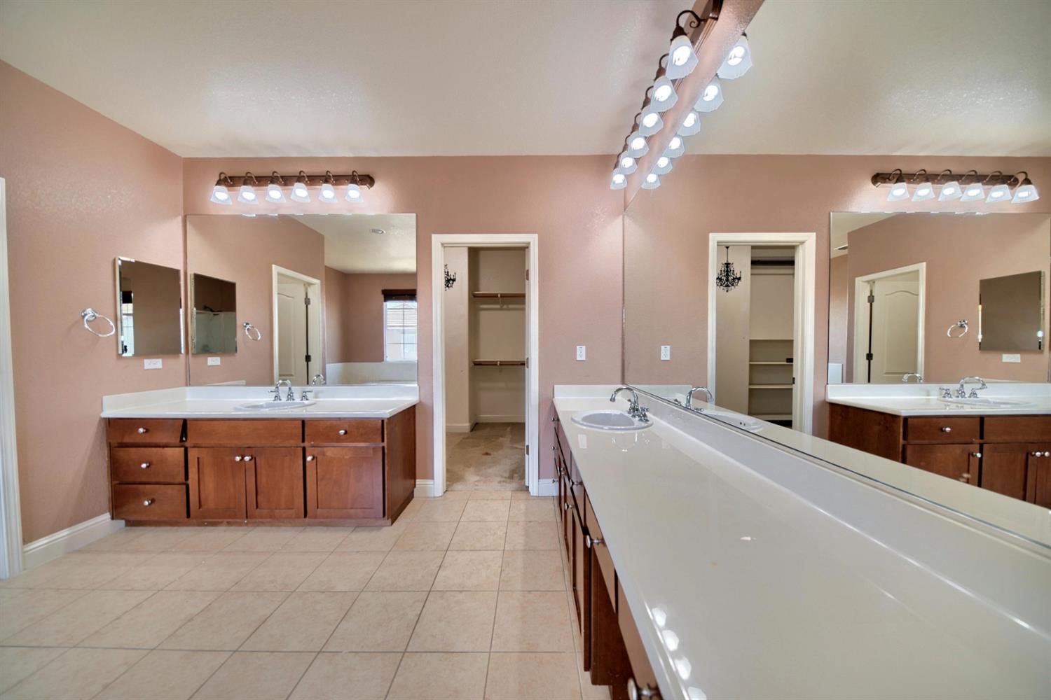 2153 Saddlebrook Ln, Oakdale, CA 95361