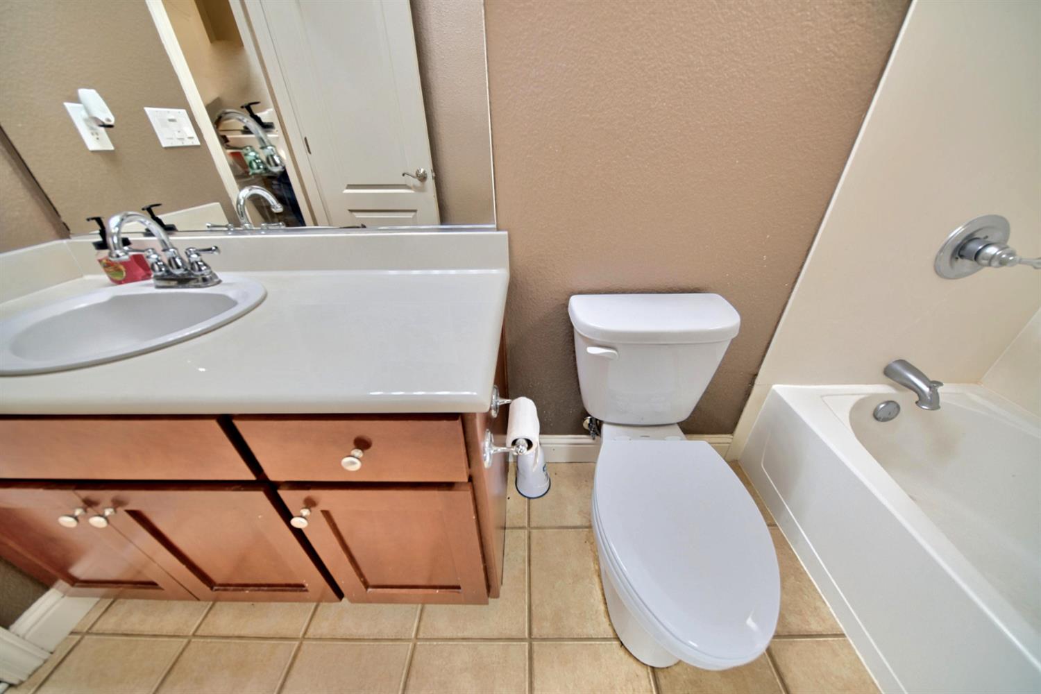 2153 Saddlebrook Ln, Oakdale, CA 95361