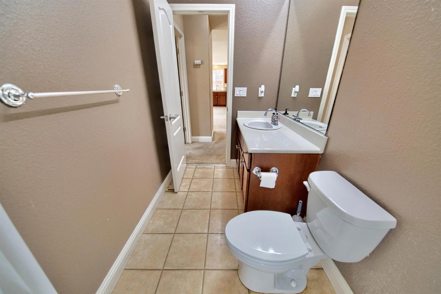 2153 Saddlebrook Ln, Oakdale, CA 95361