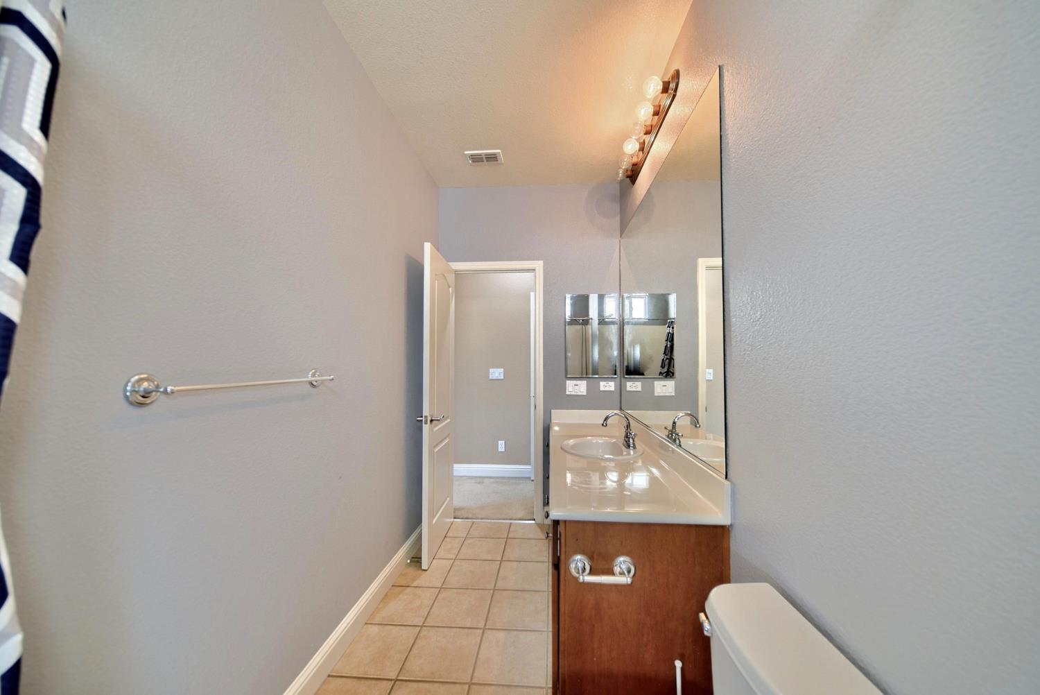 2153 Saddlebrook Ln, Oakdale, CA 95361