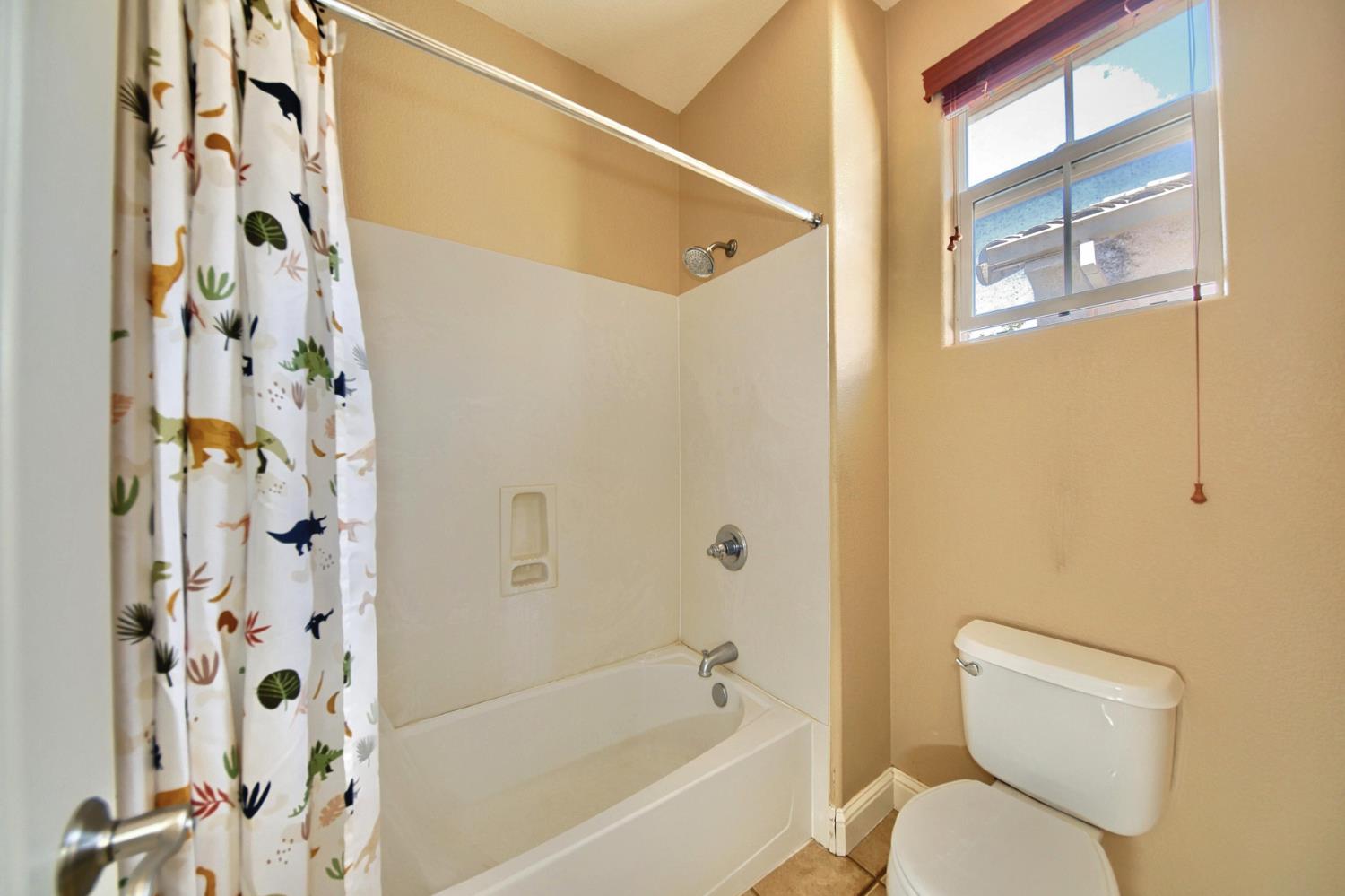 2153 Saddlebrook Ln, Oakdale, CA 95361
