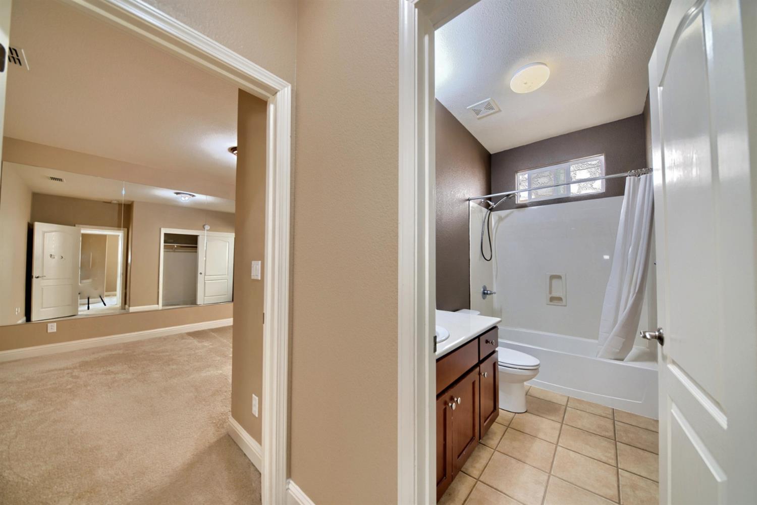 2153 Saddlebrook Ln, Oakdale, CA 95361