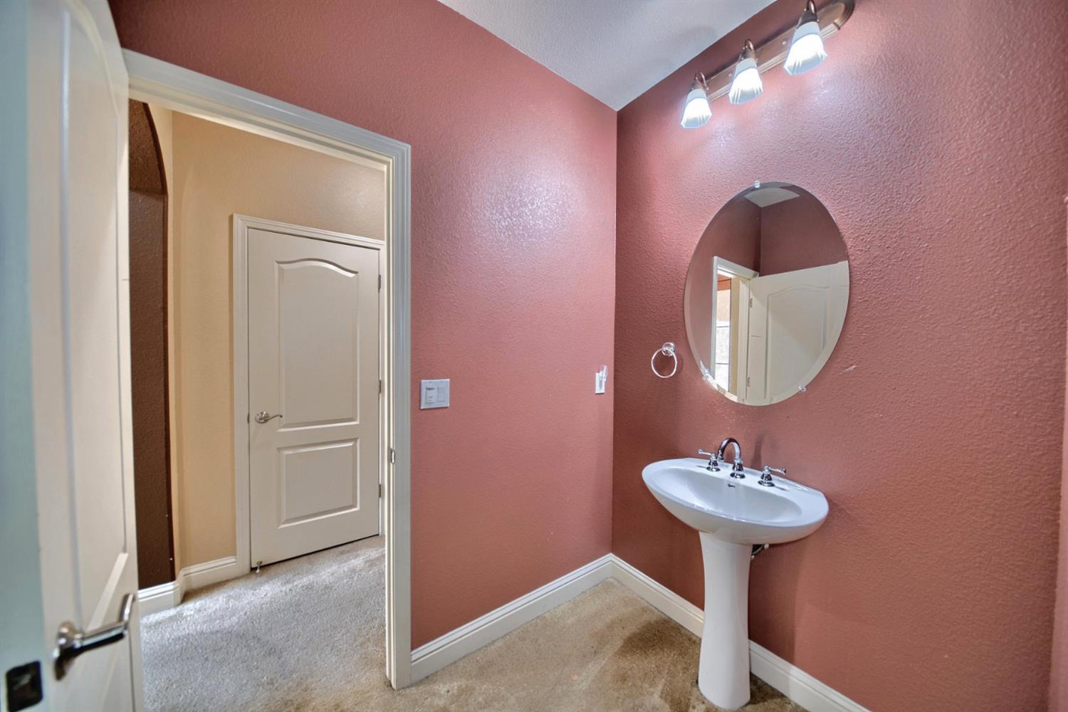 2153 Saddlebrook Ln, Oakdale, CA 95361