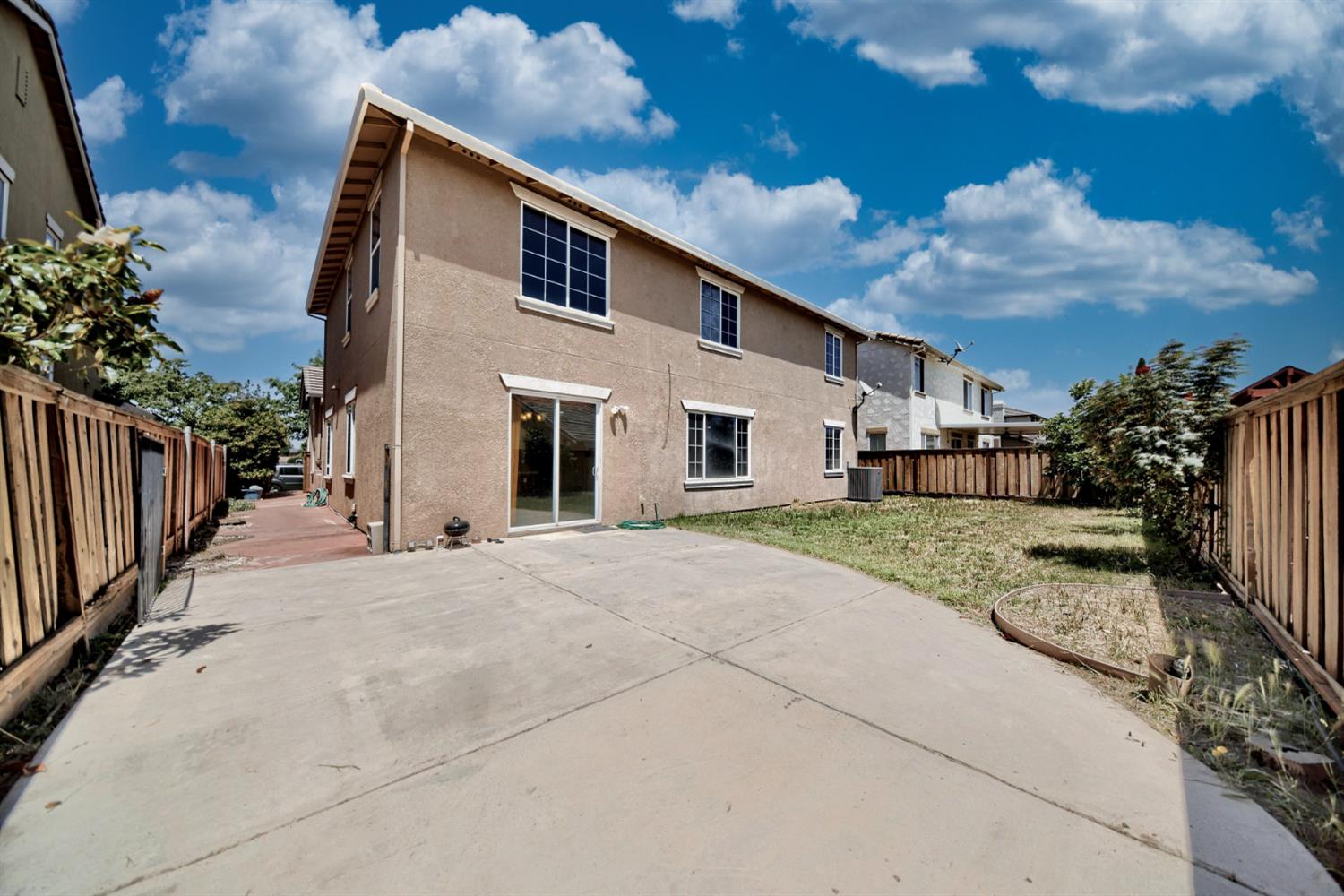 2153 Saddlebrook Ln, Oakdale, CA 95361