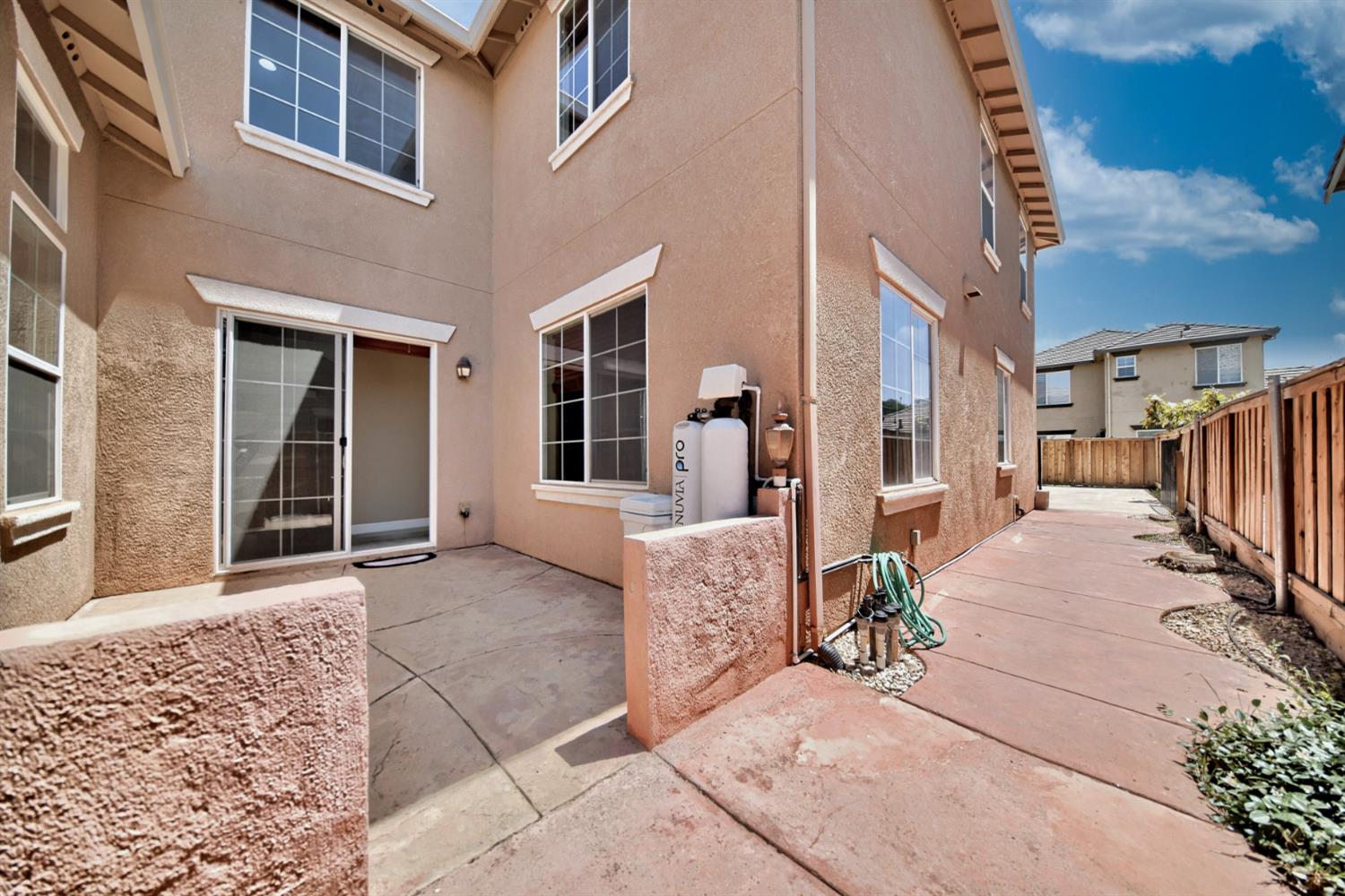 2153 Saddlebrook Ln, Oakdale, CA 95361