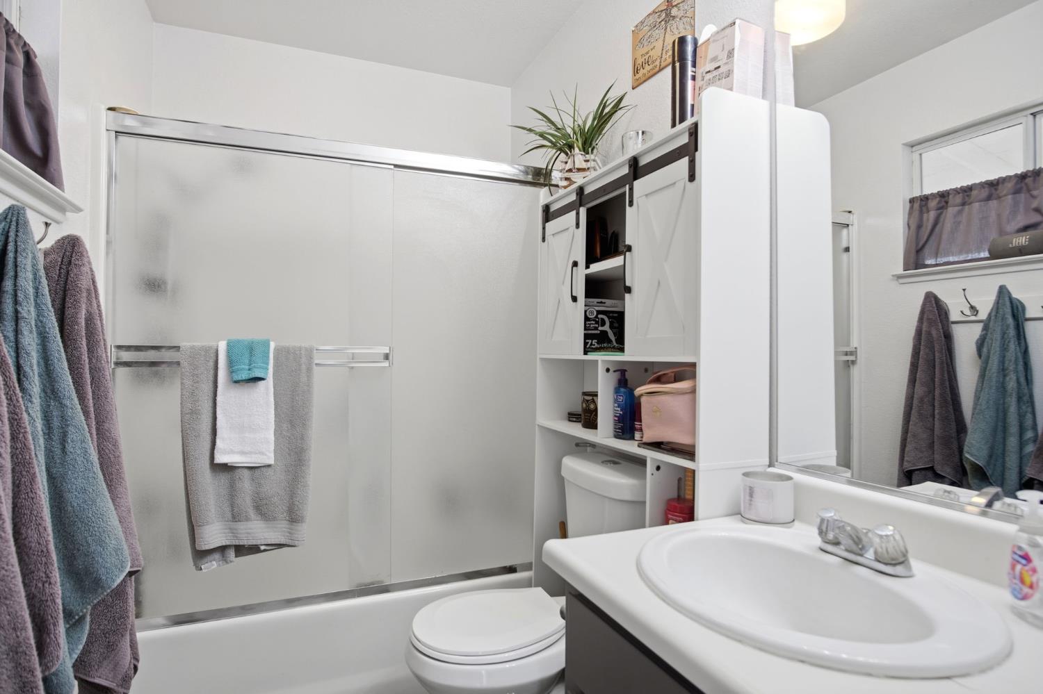 2536 Courtney Ct, Riverbank, CA 95367