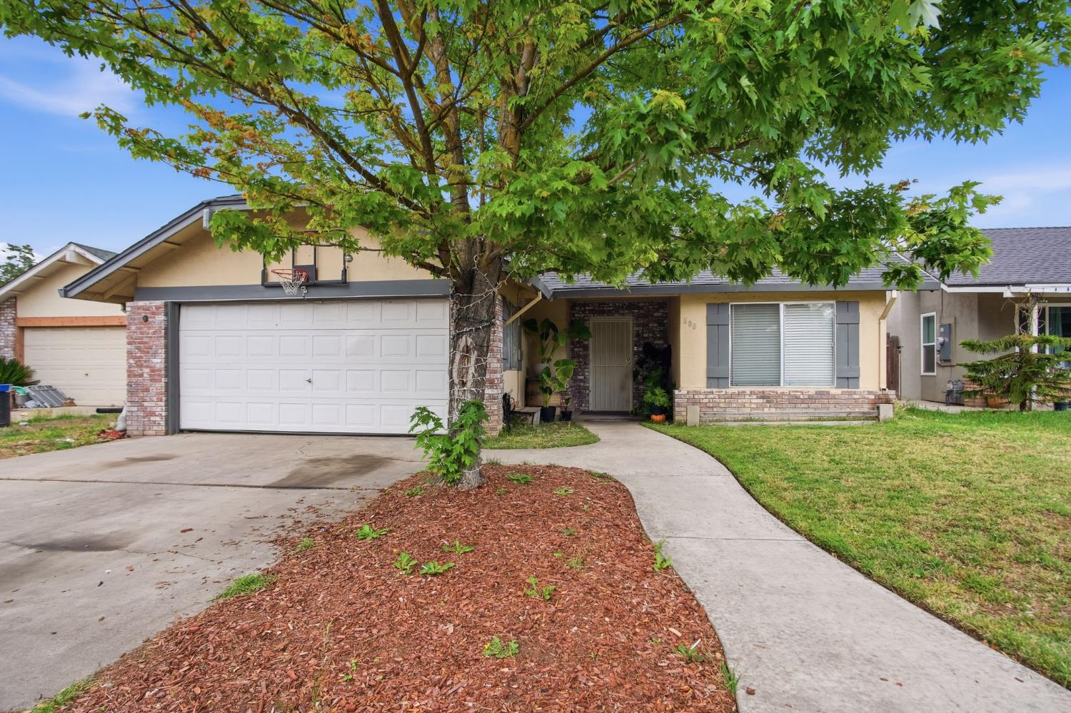 500 Lenore Dr, Modesto, CA 95351