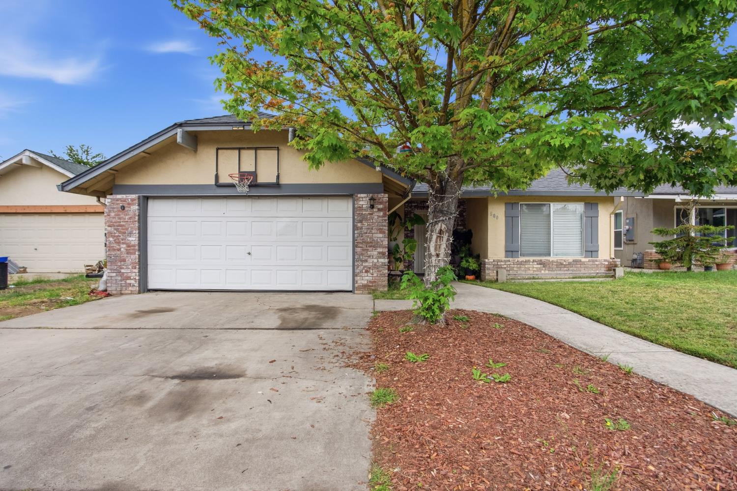 500 Lenore Dr, Modesto, CA 95351