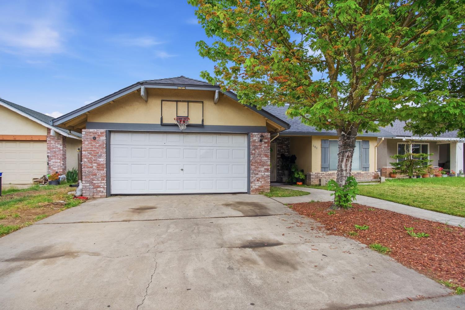 500 Lenore Dr, Modesto, CA 95351