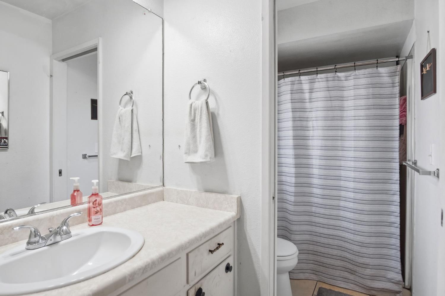 500 Lenore Dr, Modesto, CA 95351