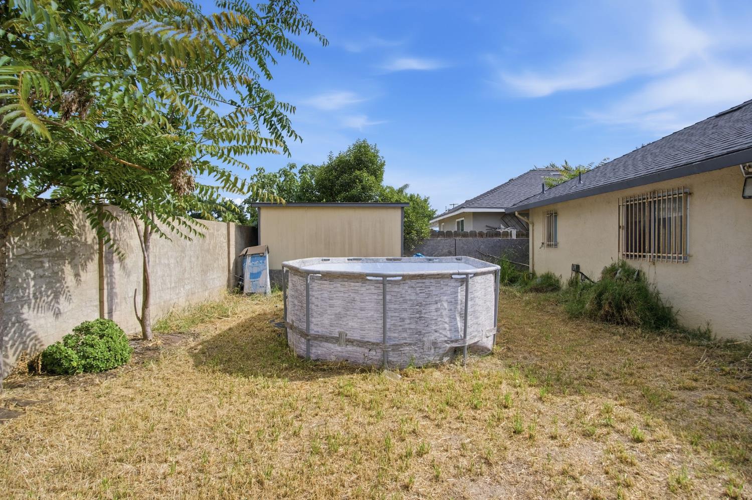 500 Lenore Dr, Modesto, CA 95351