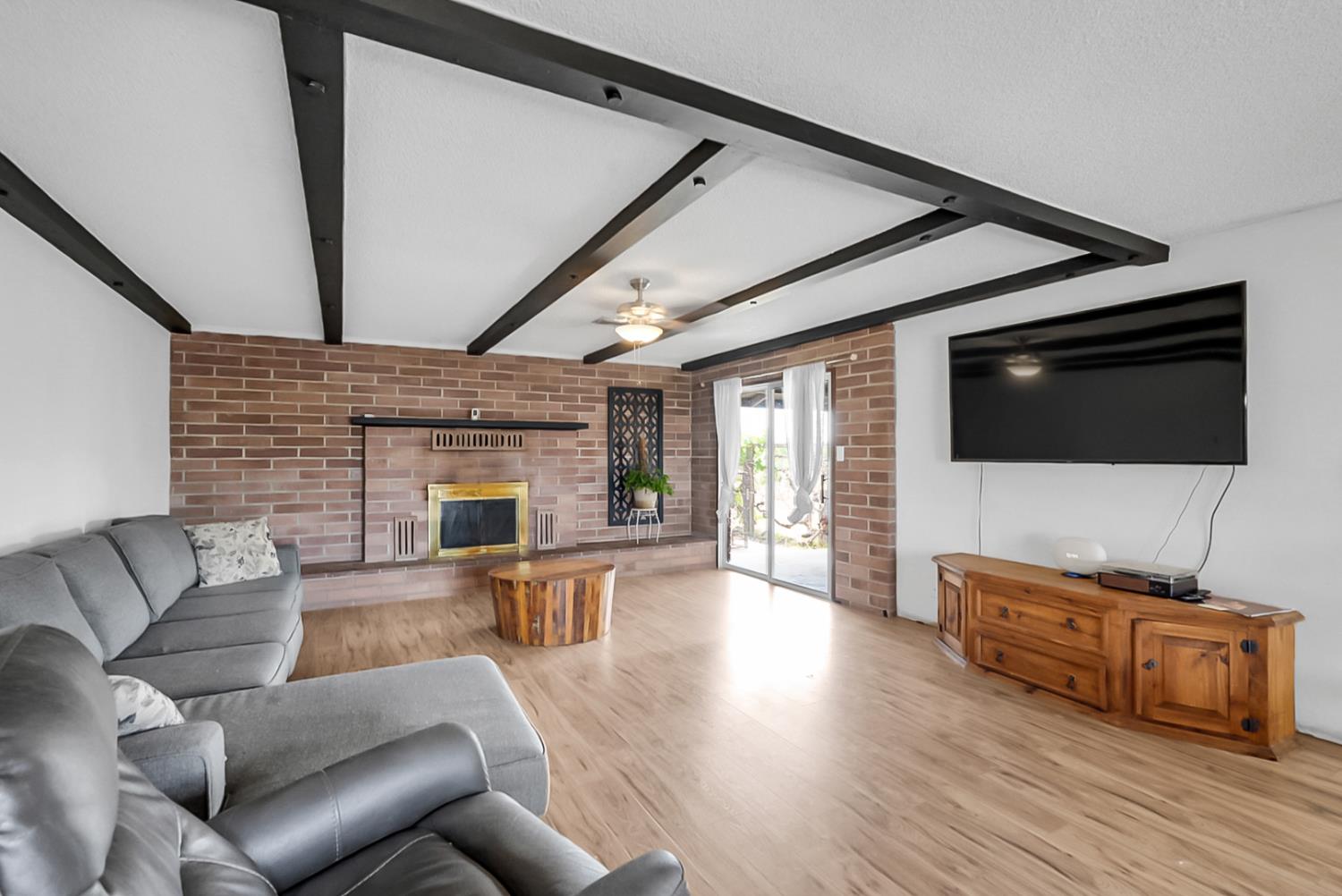 7119 Mercedes Ave, Winton, CA 95388