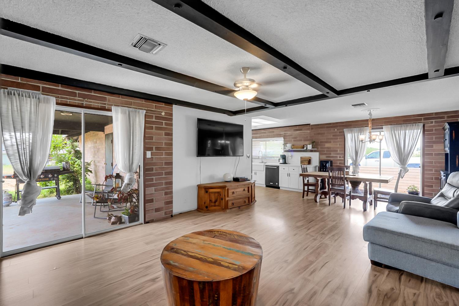 7119 Mercedes Ave, Winton, CA 95388