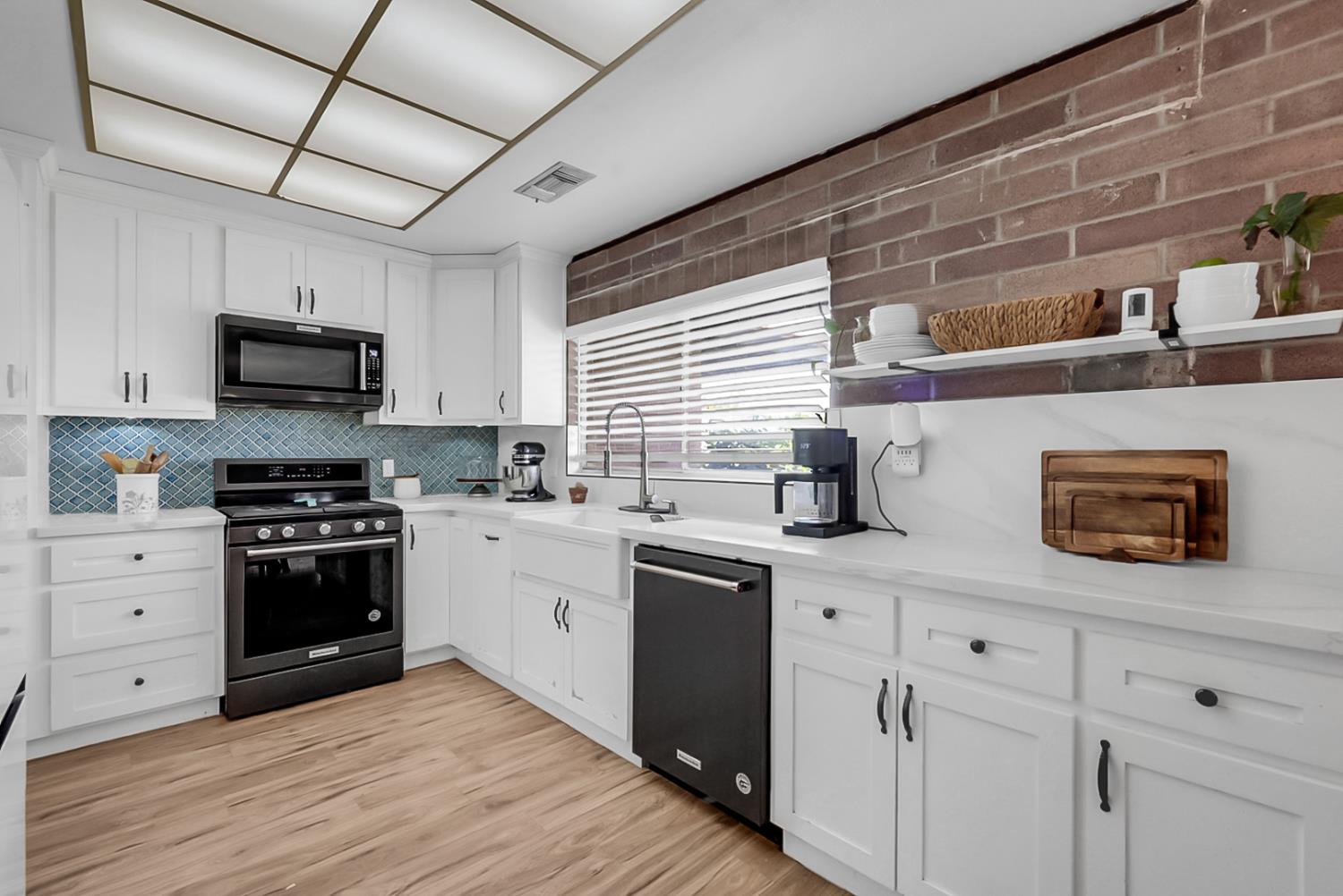 7119 Mercedes Ave, Winton, CA 95388