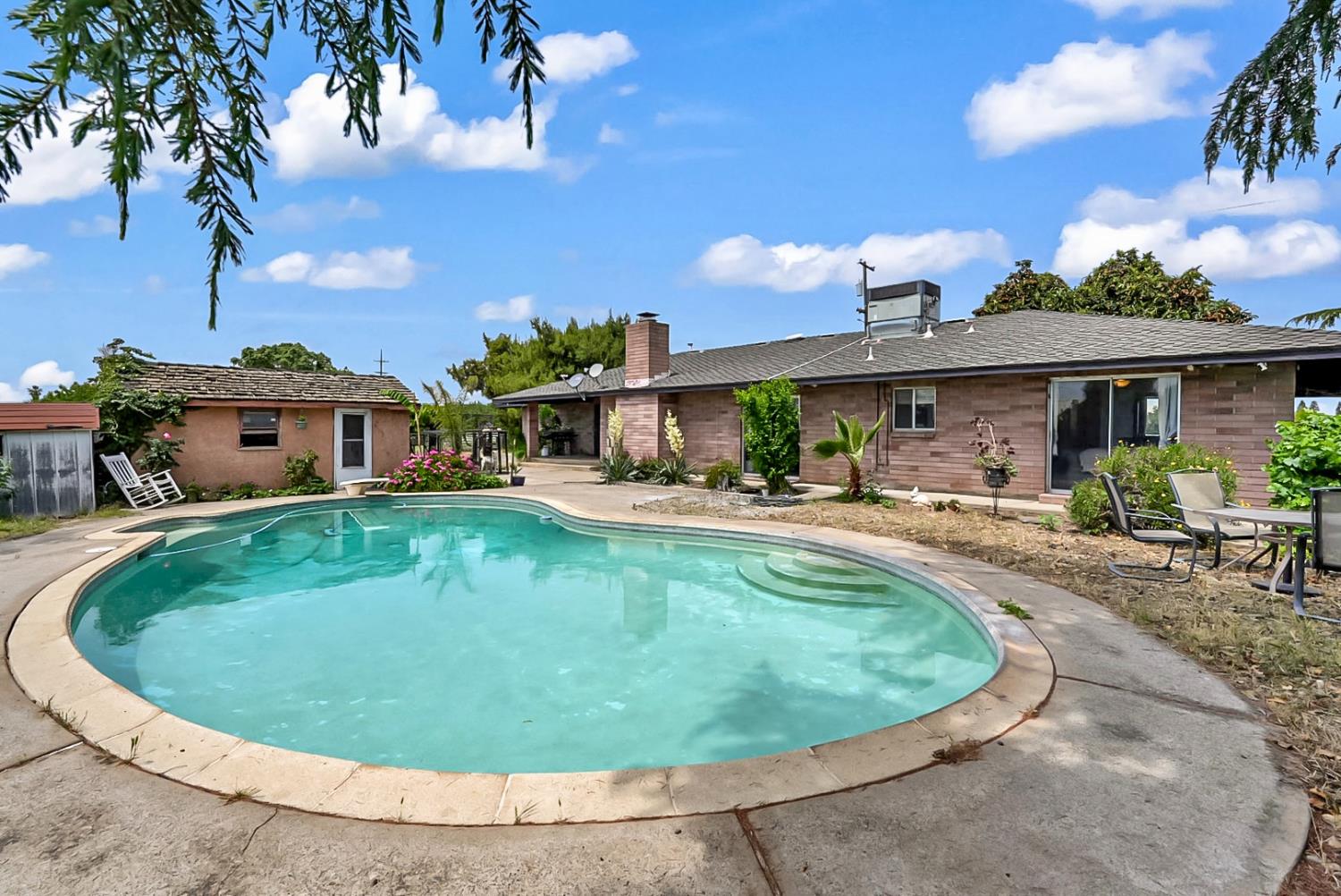 7119 Mercedes Ave, Winton, CA 95388