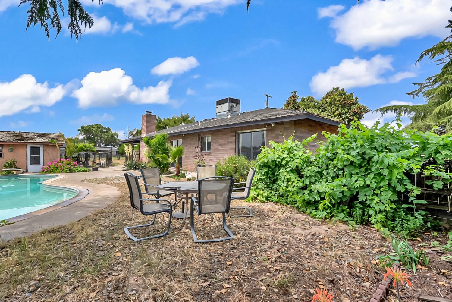 7119 Mercedes Ave, Winton, CA 95388