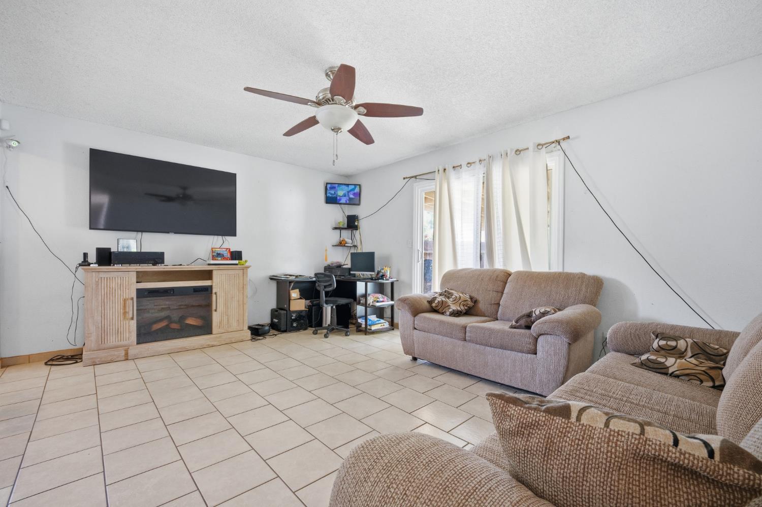 2250 Emerson Ave, Merced, CA 95341