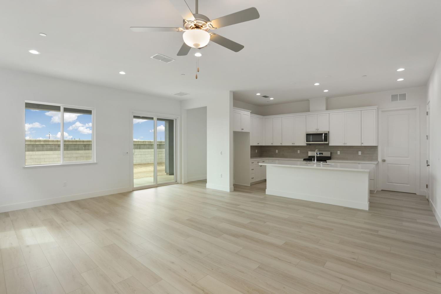 484 Vinal Dr, Manteca, CA 95337