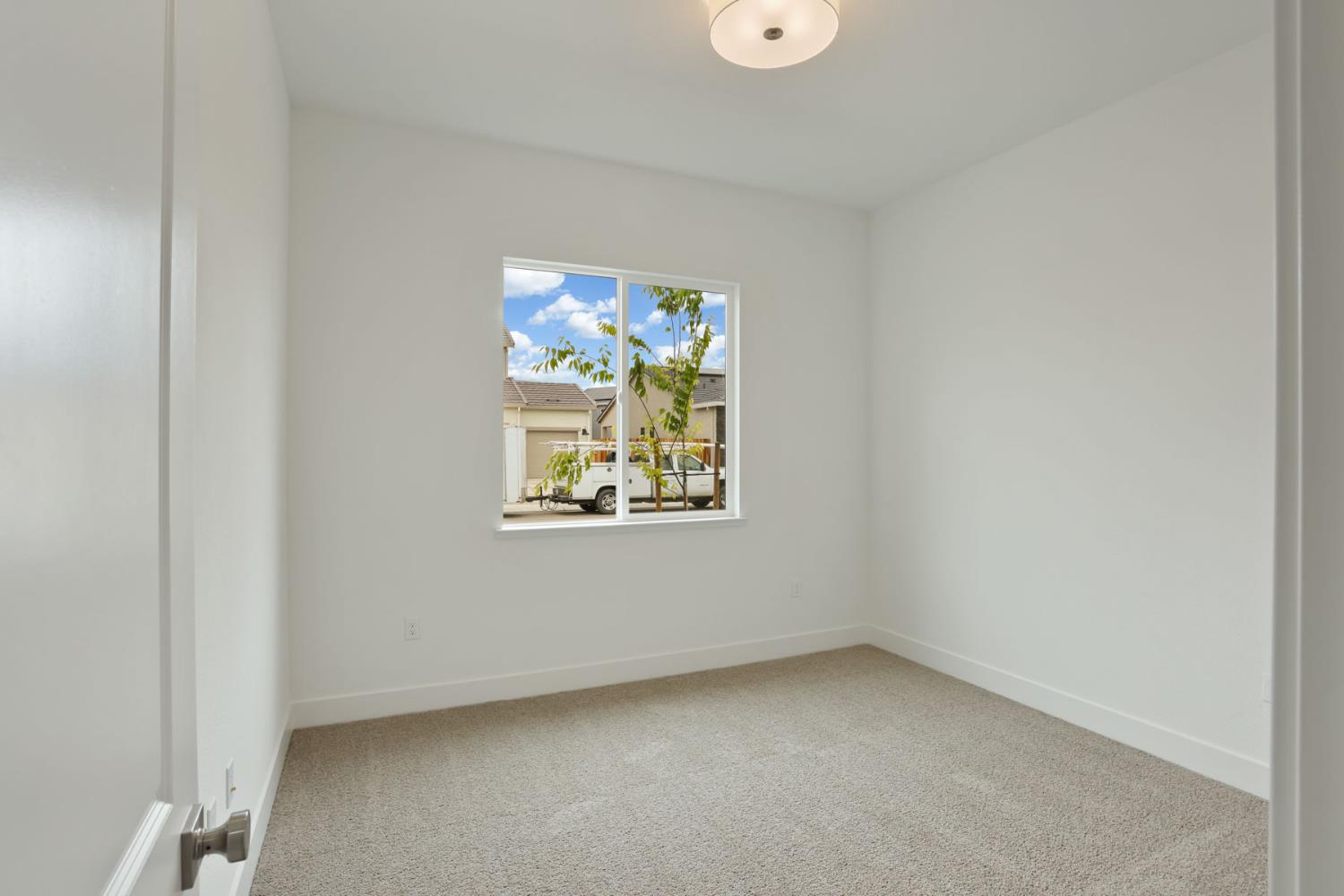 484 Vinal Dr, Manteca, CA 95337
