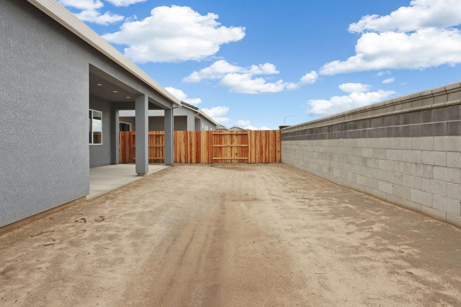 484 Vinal Dr, Manteca, CA 95337