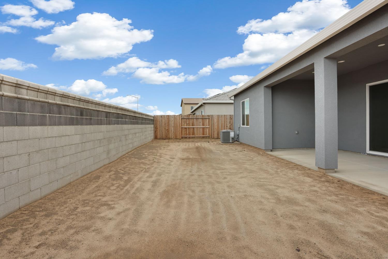 484 Vinal Dr, Manteca, CA 95337