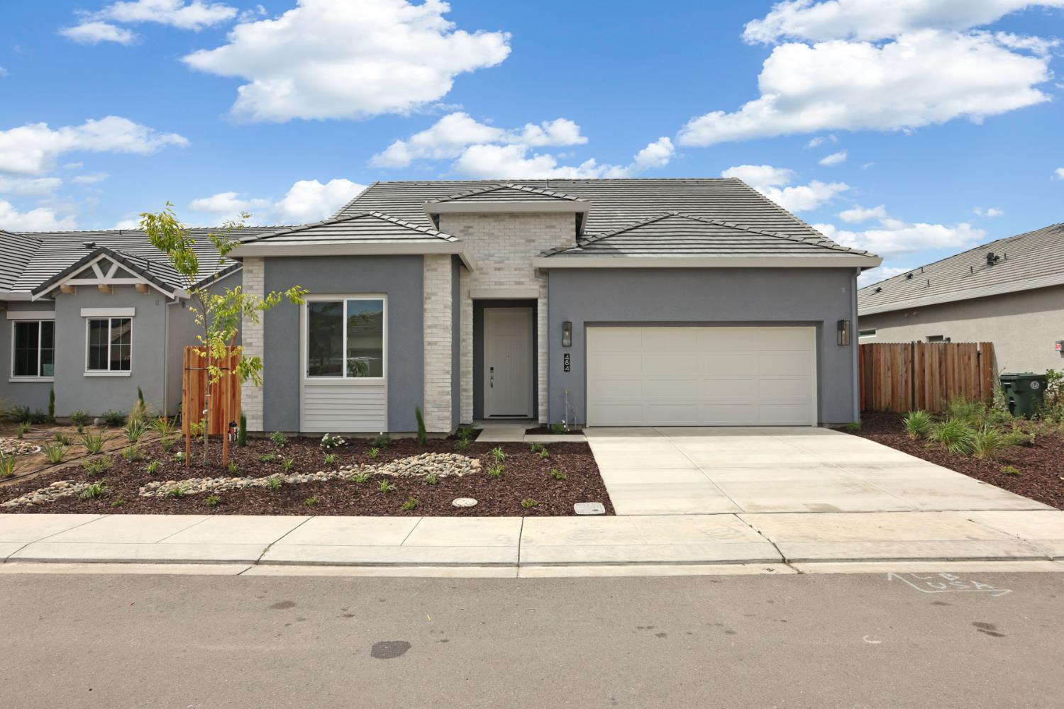 484 Vinal Dr, Manteca, CA 95337