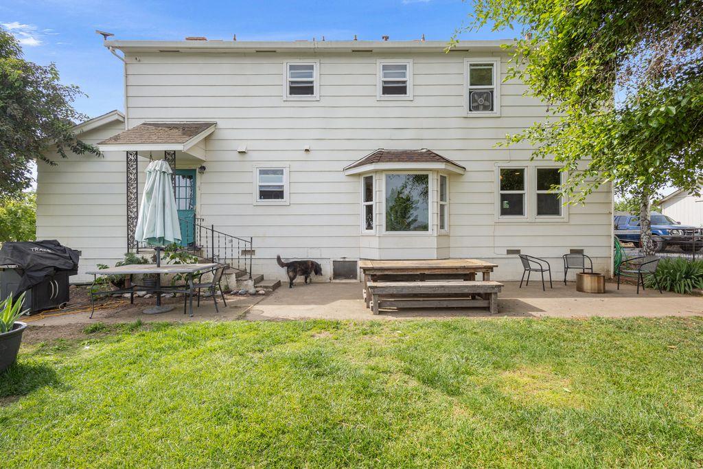 13513 Vineyard Rd, Waterford, CA 95386