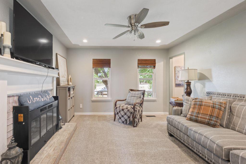 13513 Vineyard Rd, Waterford, CA 95386