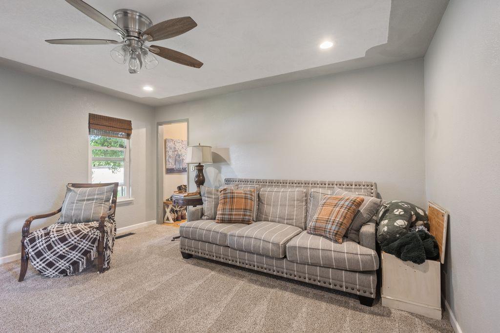 13513 Vineyard Rd, Waterford, CA 95386