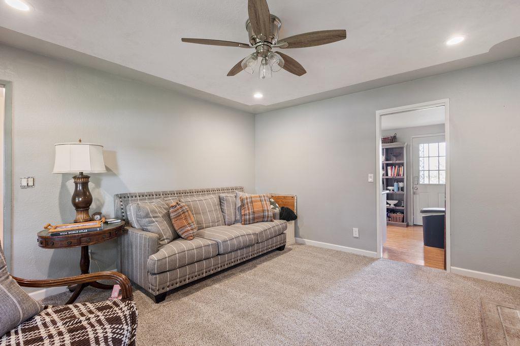 13513 Vineyard Rd, Waterford, CA 95386