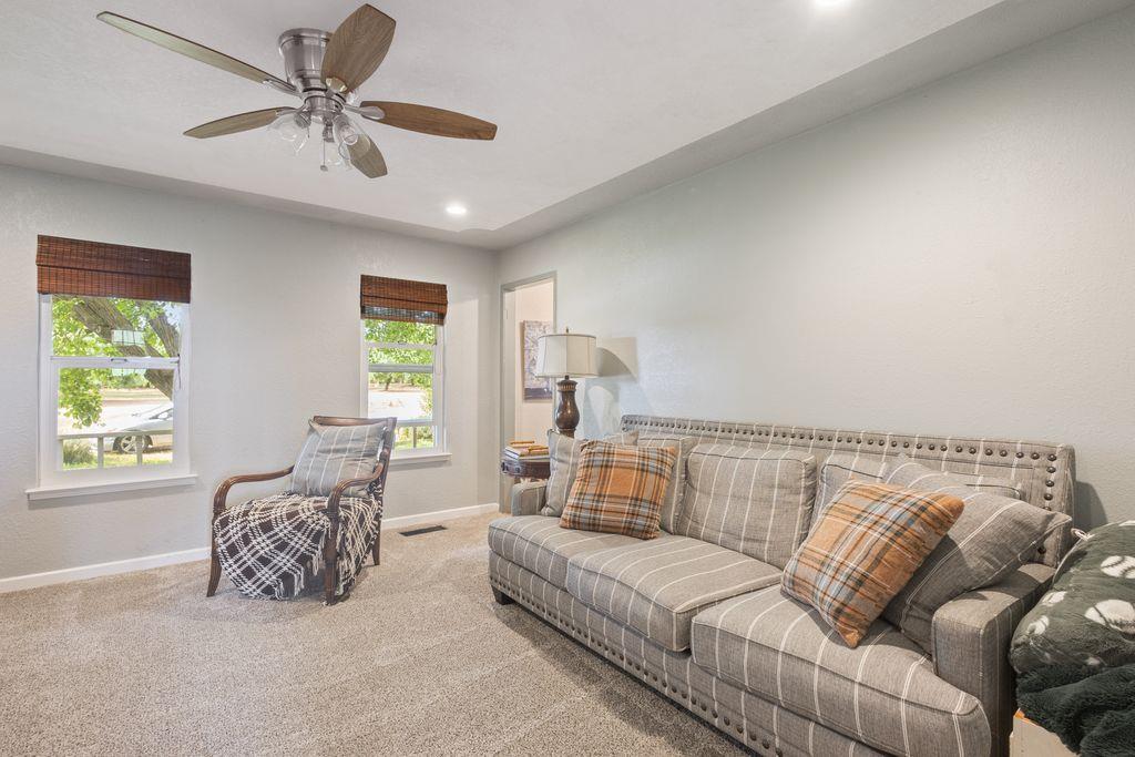 13513 Vineyard Rd, Waterford, CA 95386