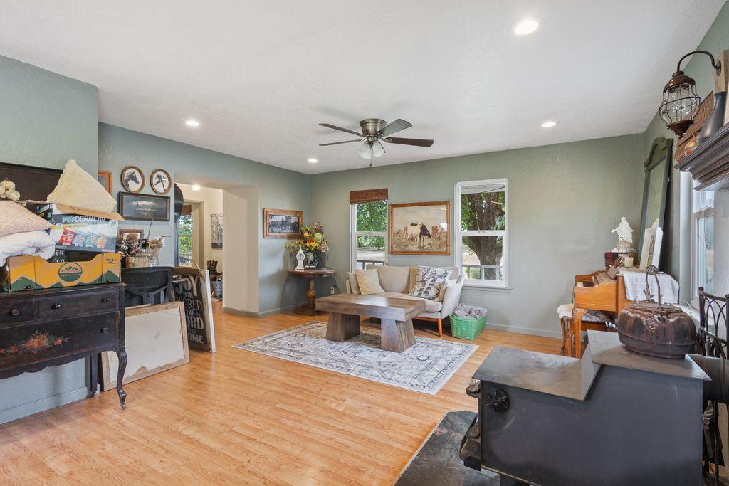 13513 Vineyard Rd, Waterford, CA 95386