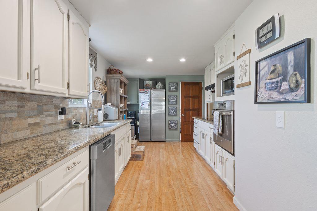13513 Vineyard Rd, Waterford, CA 95386
