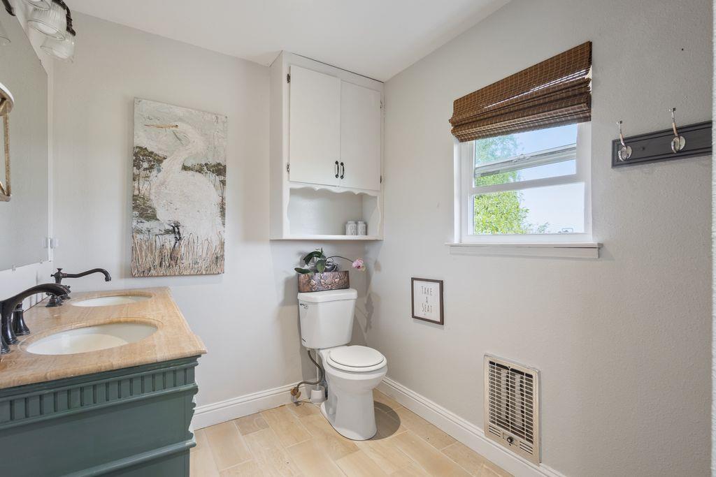 13513 Vineyard Rd, Waterford, CA 95386
